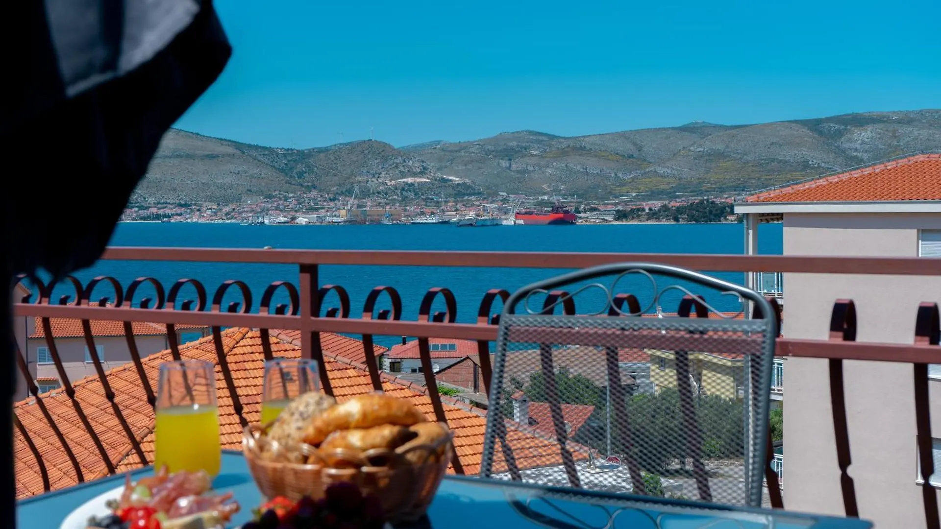 Apartments Beata Trogir-Okrug